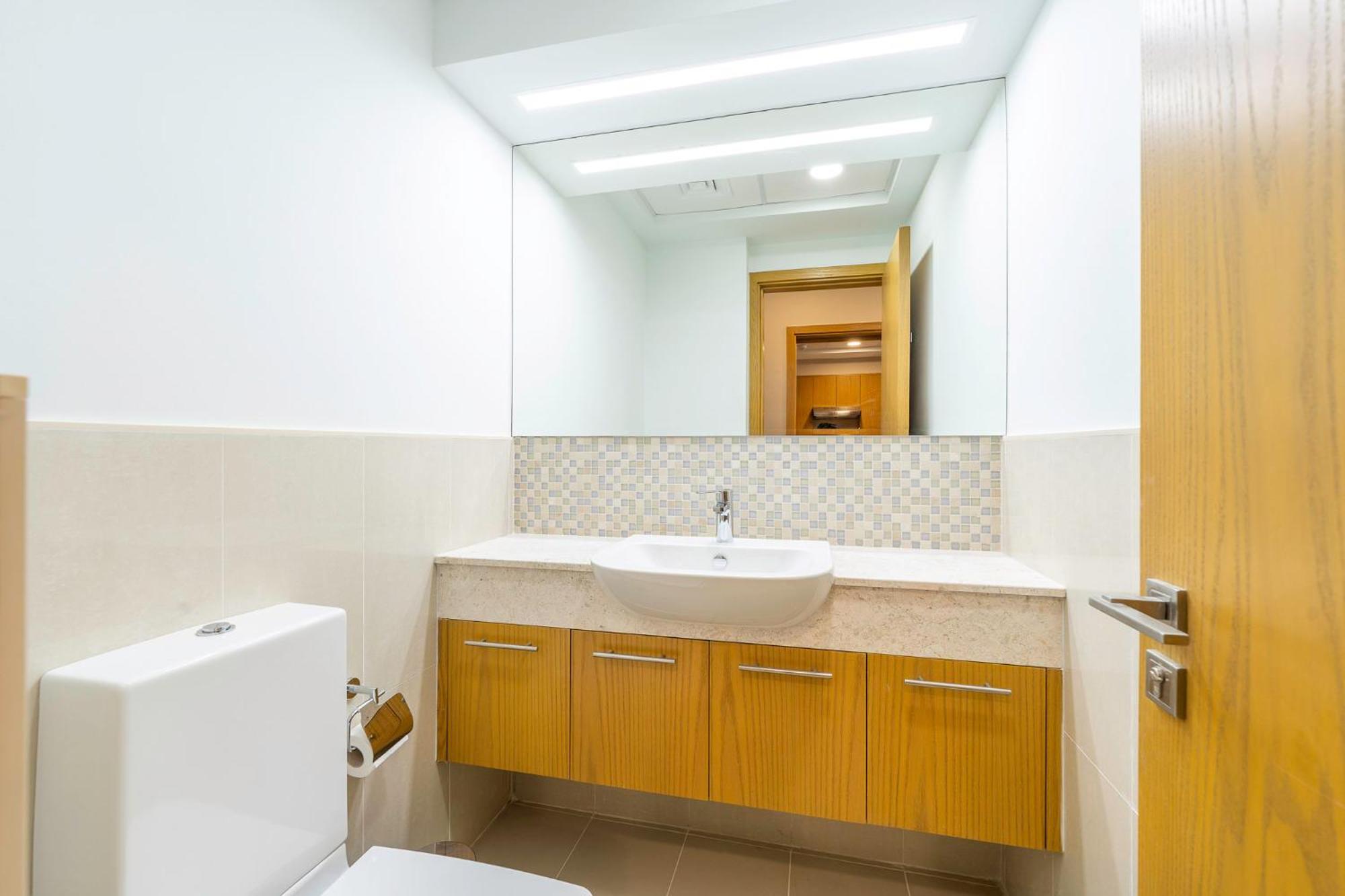 Apartment Hideaway In Downtown Dubai
